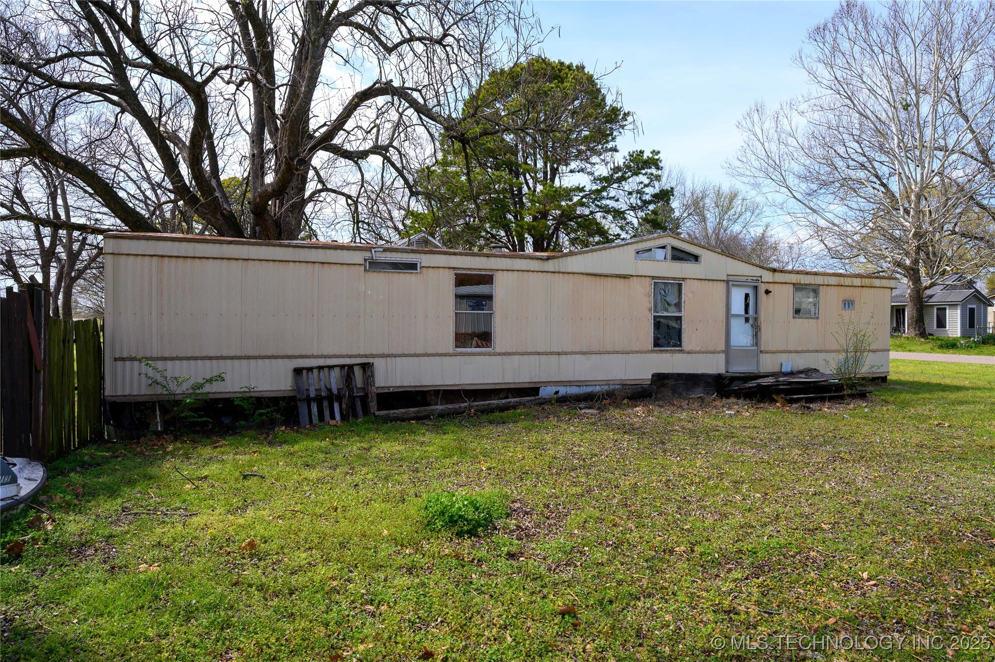 210 N Collins Property Photo 20