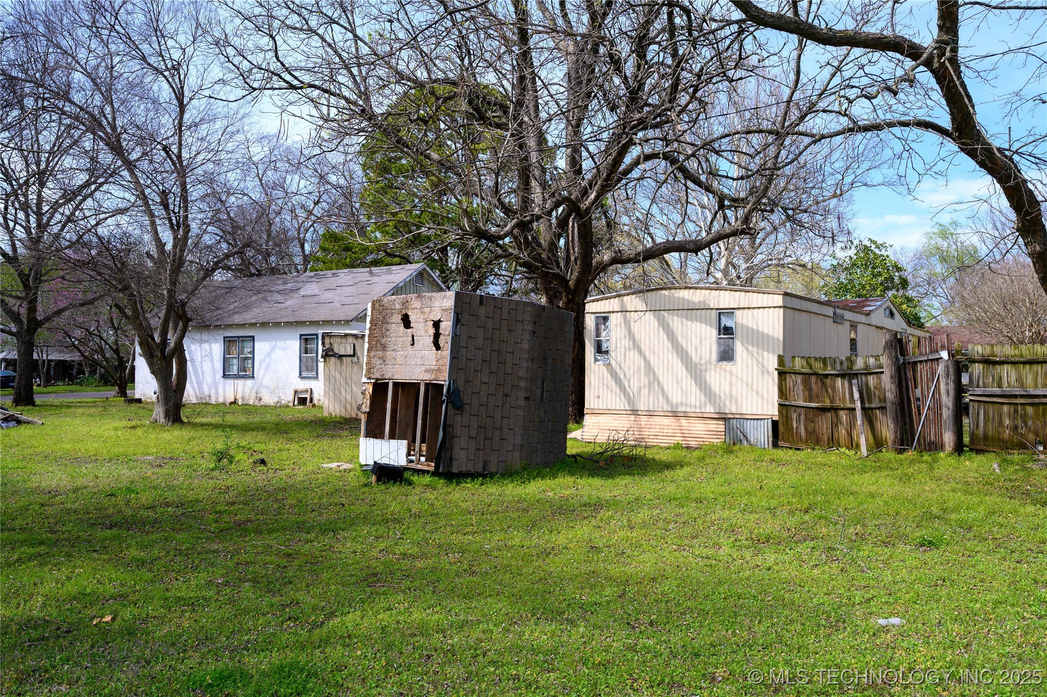 210 N Collins Property Photo 21