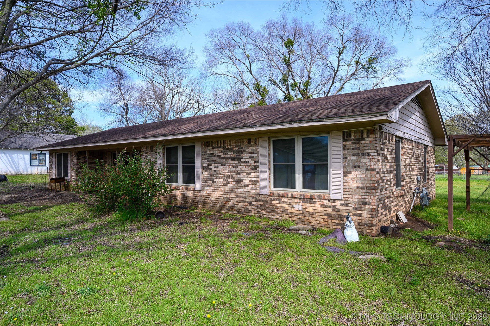 210 N Collins Property Photo 24