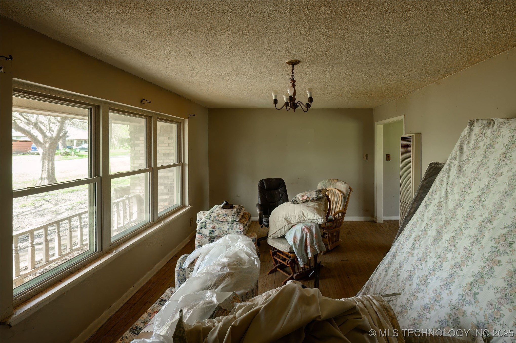 210 N Collins Property Photo 26