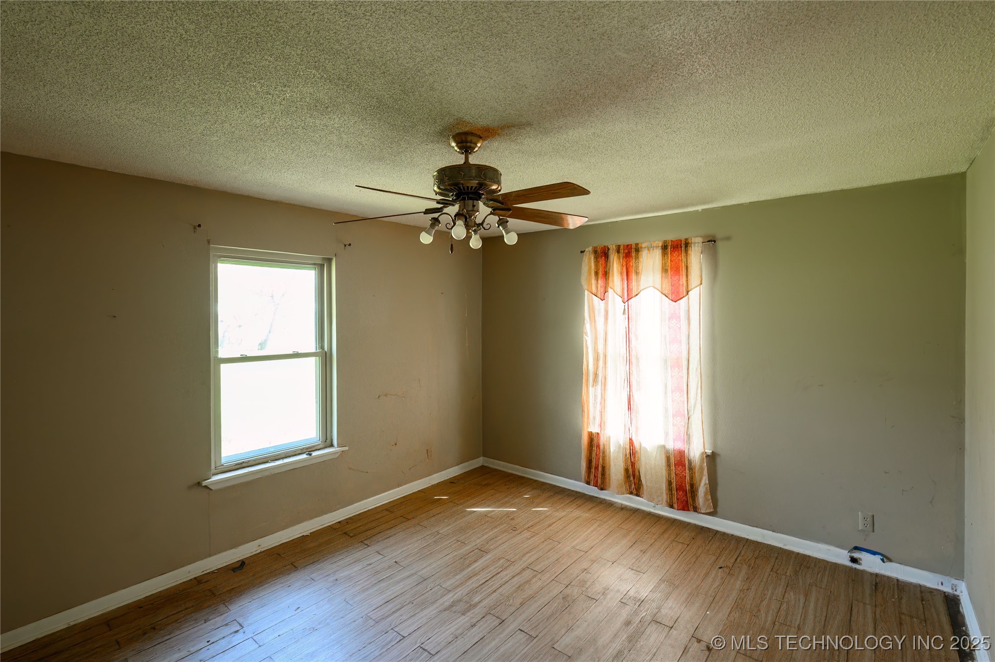 210 N Collins Property Photo 30