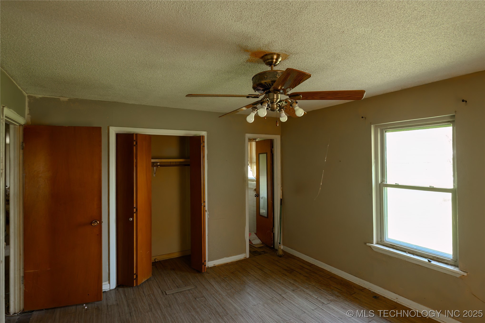 210 N Collins Property Photo 31