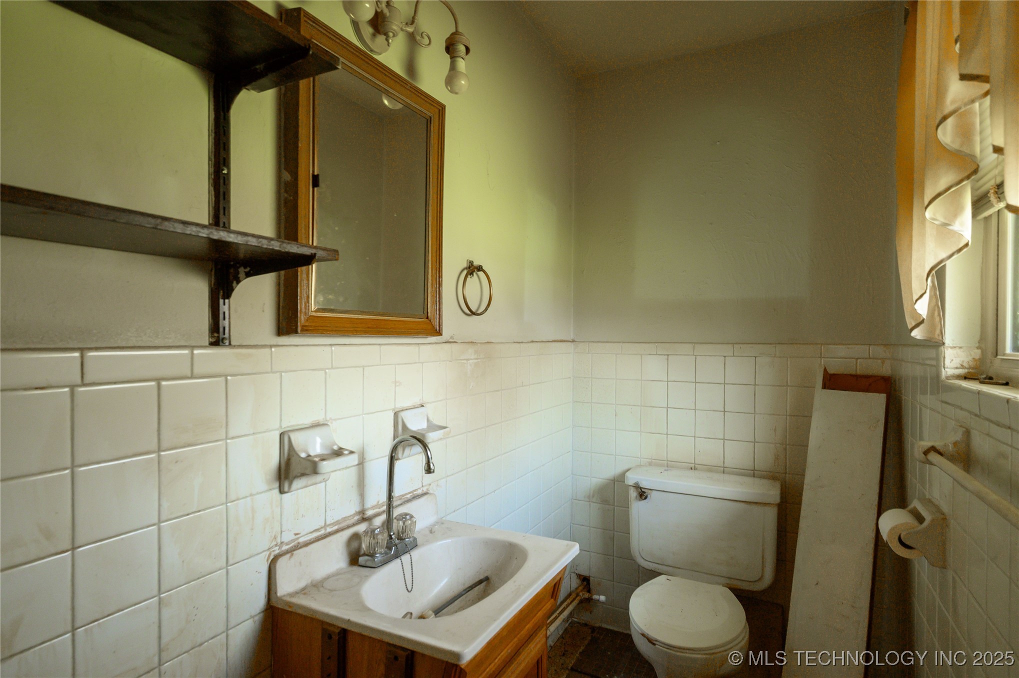 210 N Collins Property Photo 32