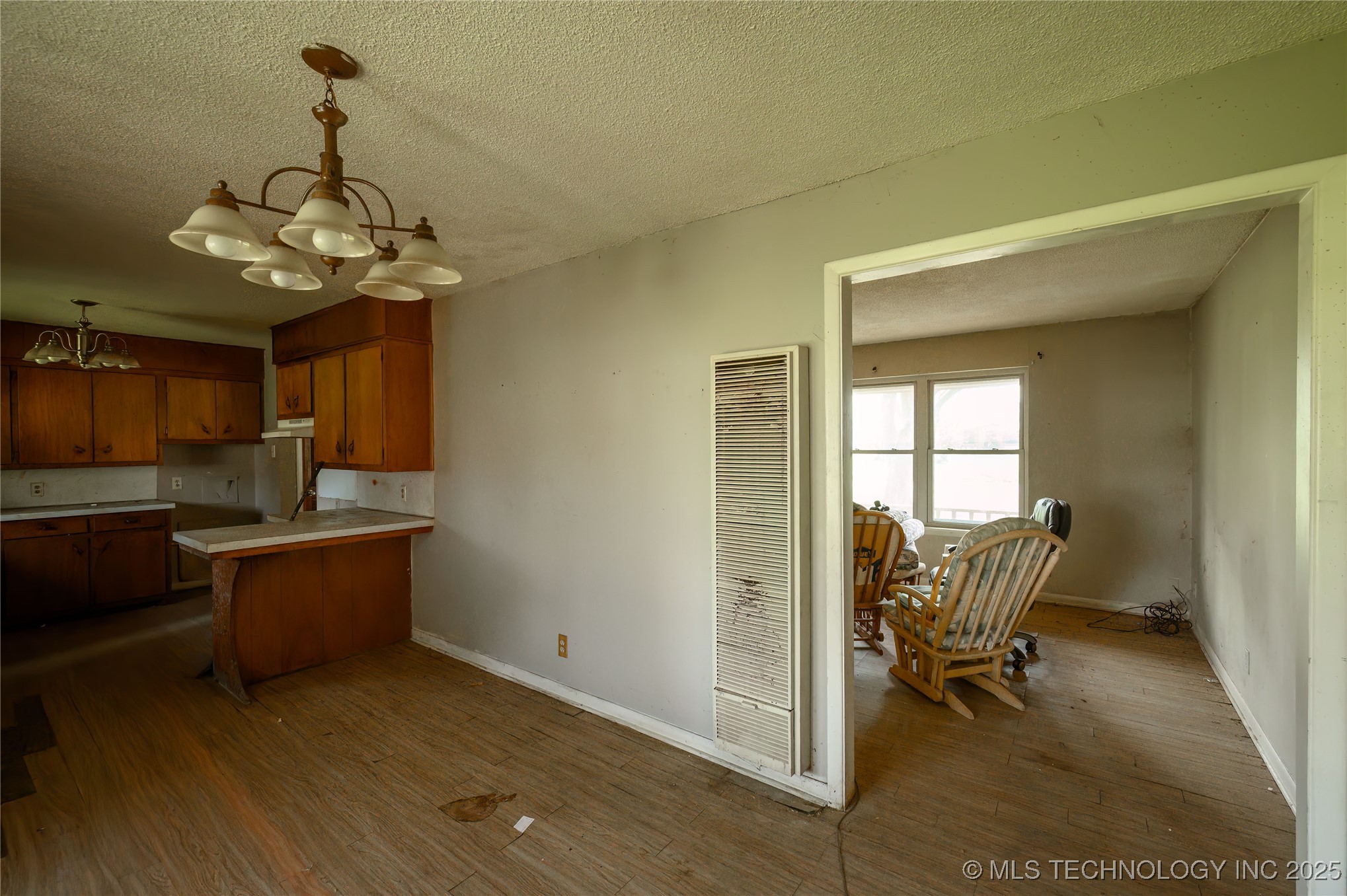 210 N Collins Property Photo 35