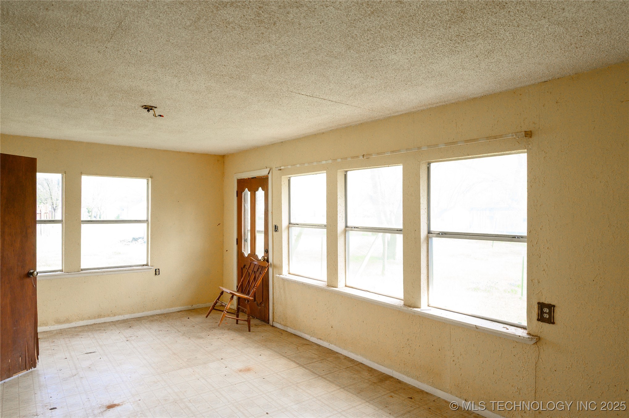 210 N Collins Property Photo 37