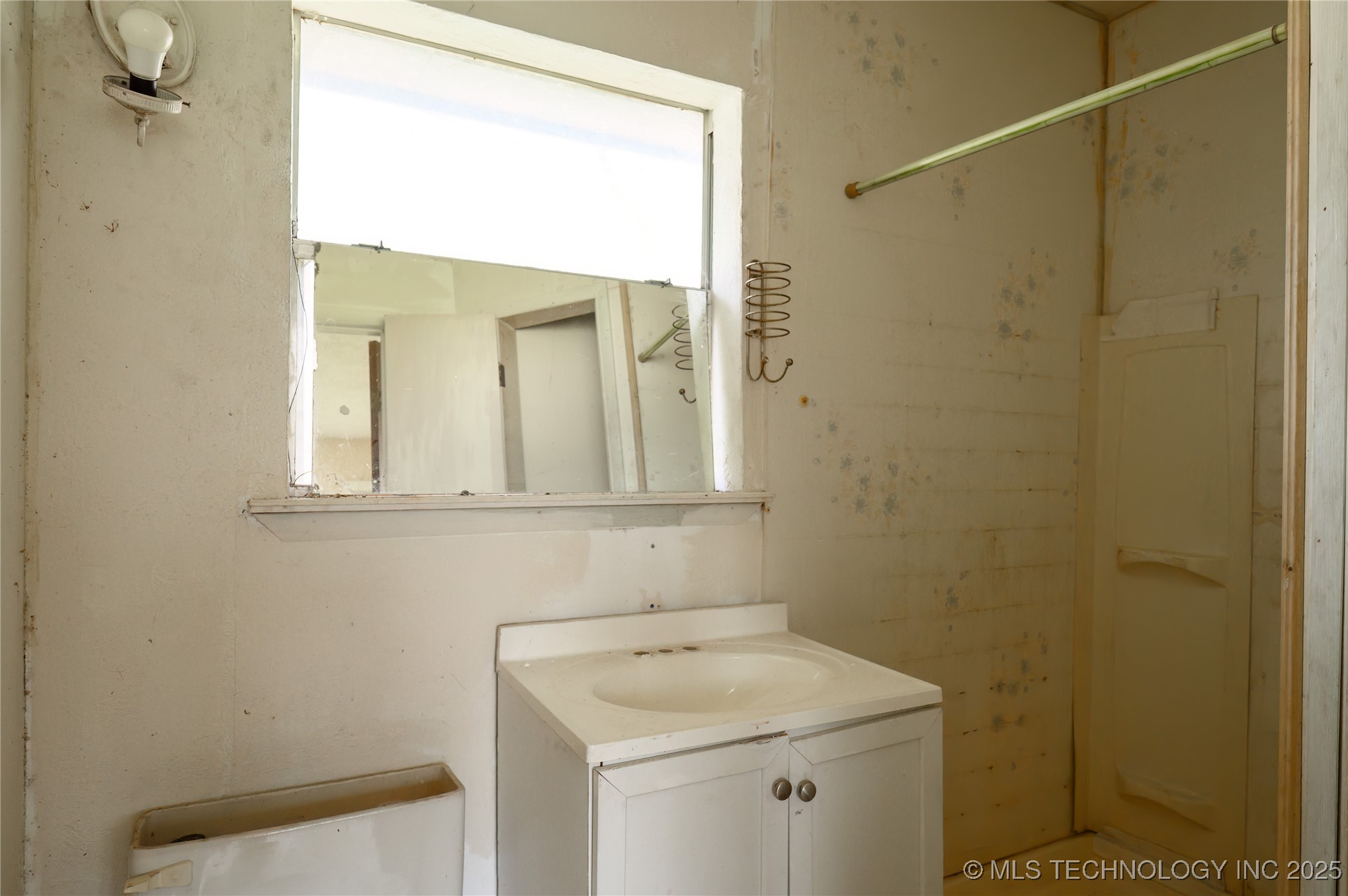 210 N Collins Property Photo 39