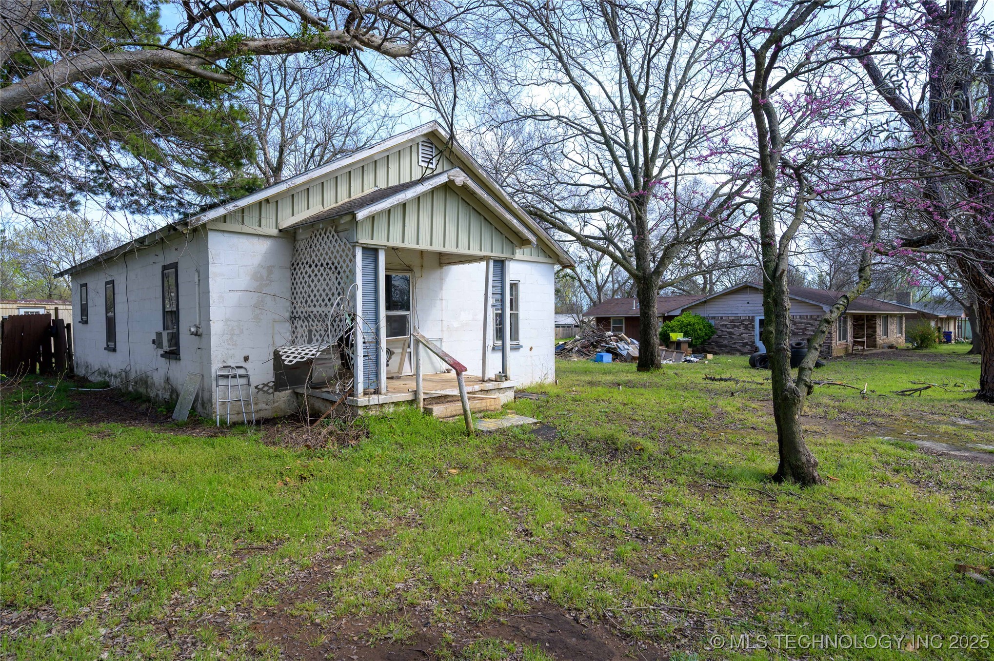 210 N Collins Property Photo 44