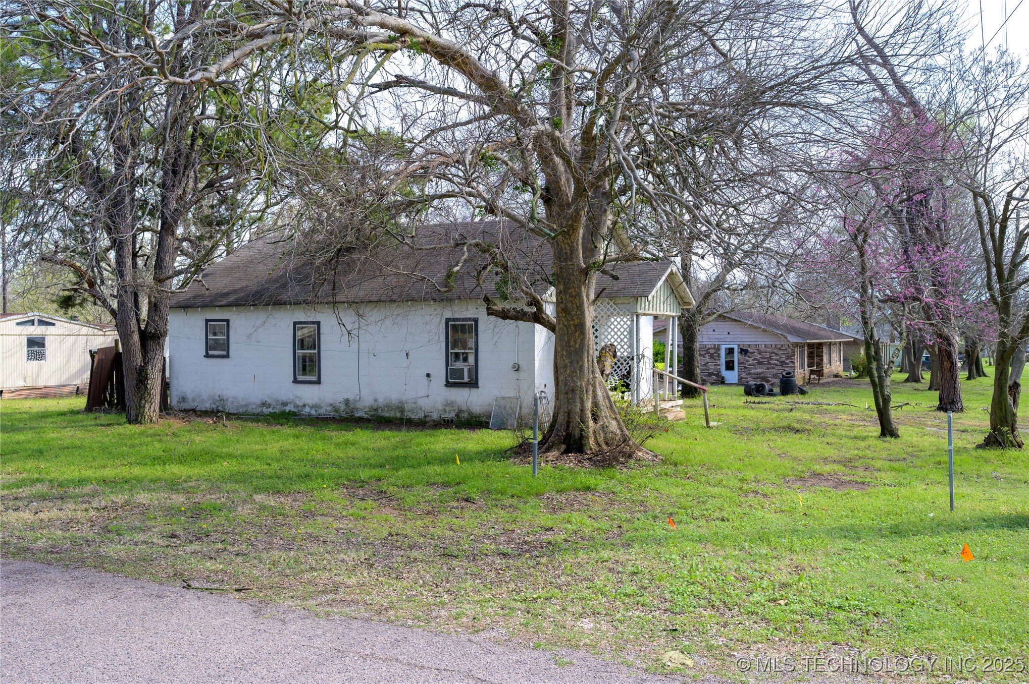 210 N Collins Property Photo 45