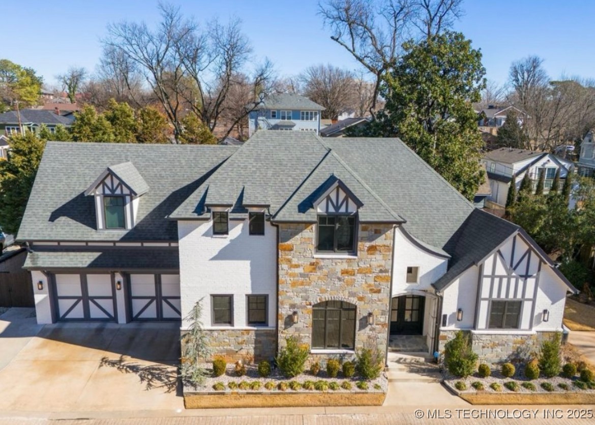 1316 E 18th Street Property Photo 1