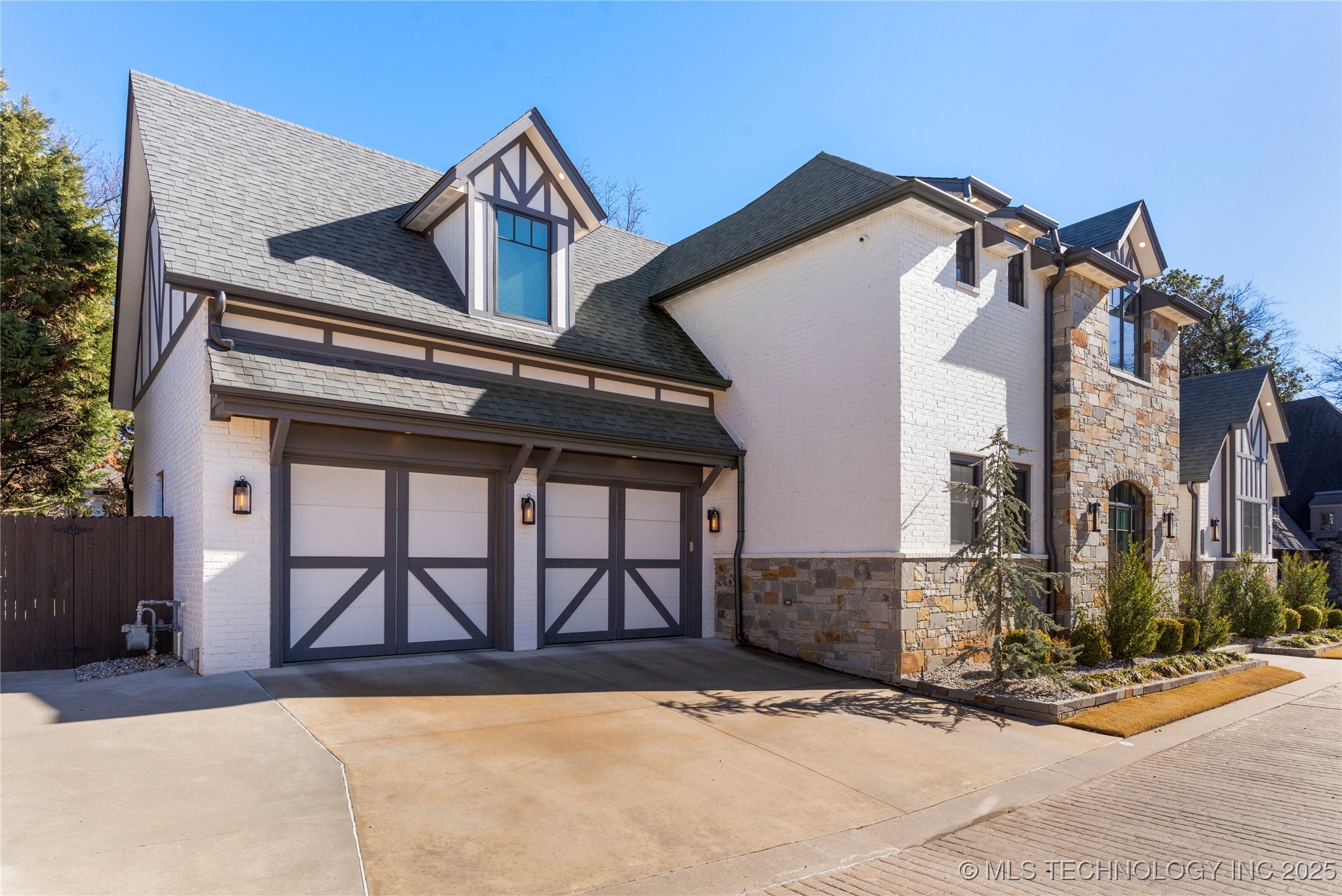 1316 E 18th Street Property Photo 4