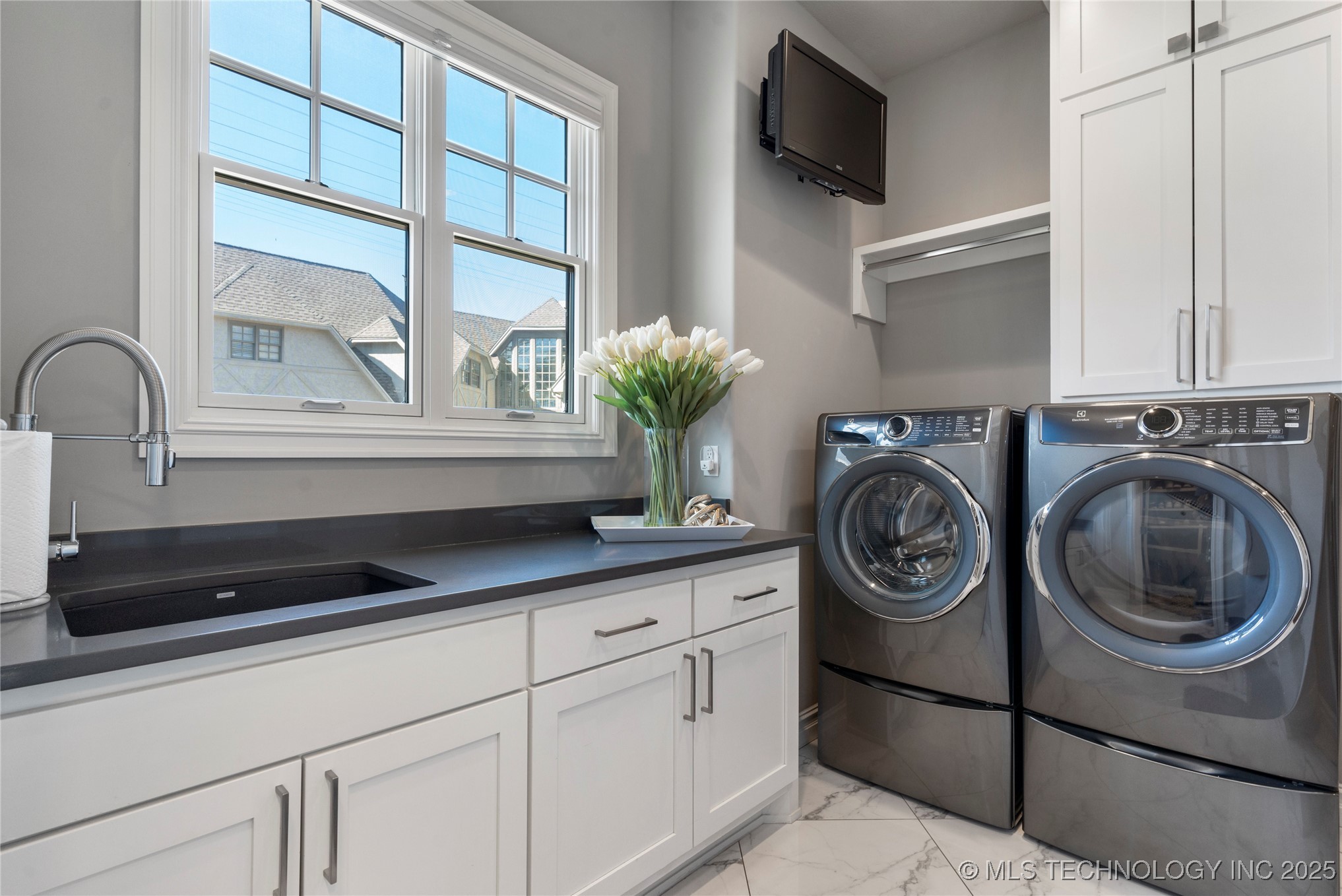 1316 E 18th Street Property Photo 43