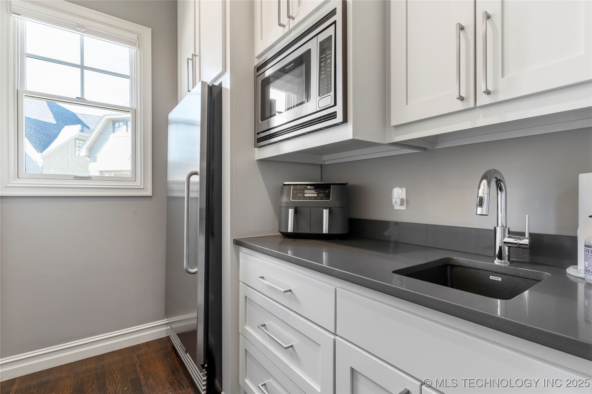 1316 E 18th Street Property Photo 45