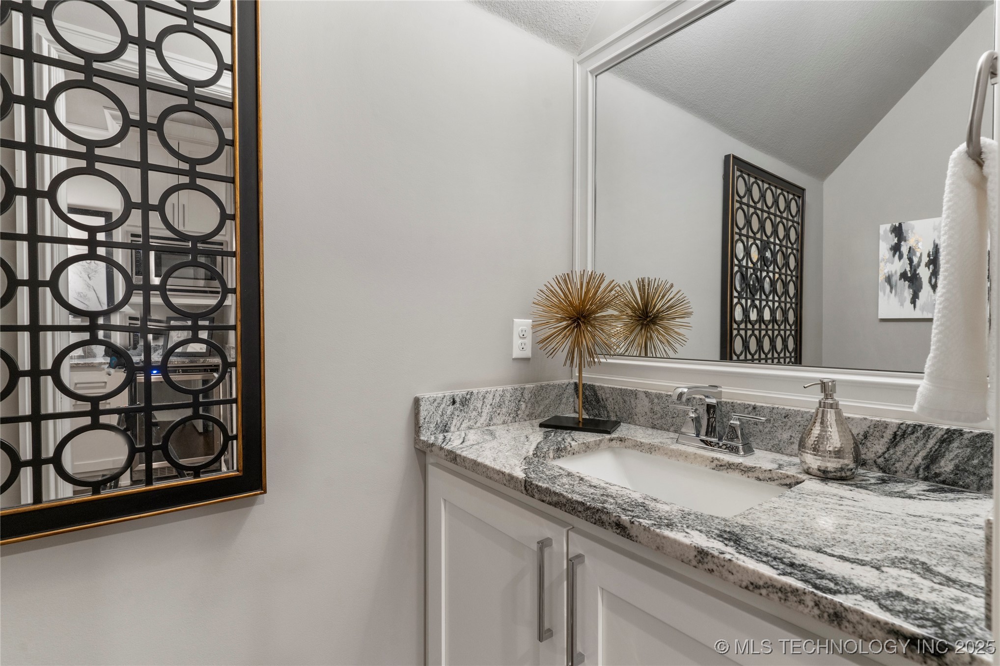 1316 E 18th Street Property Photo 63