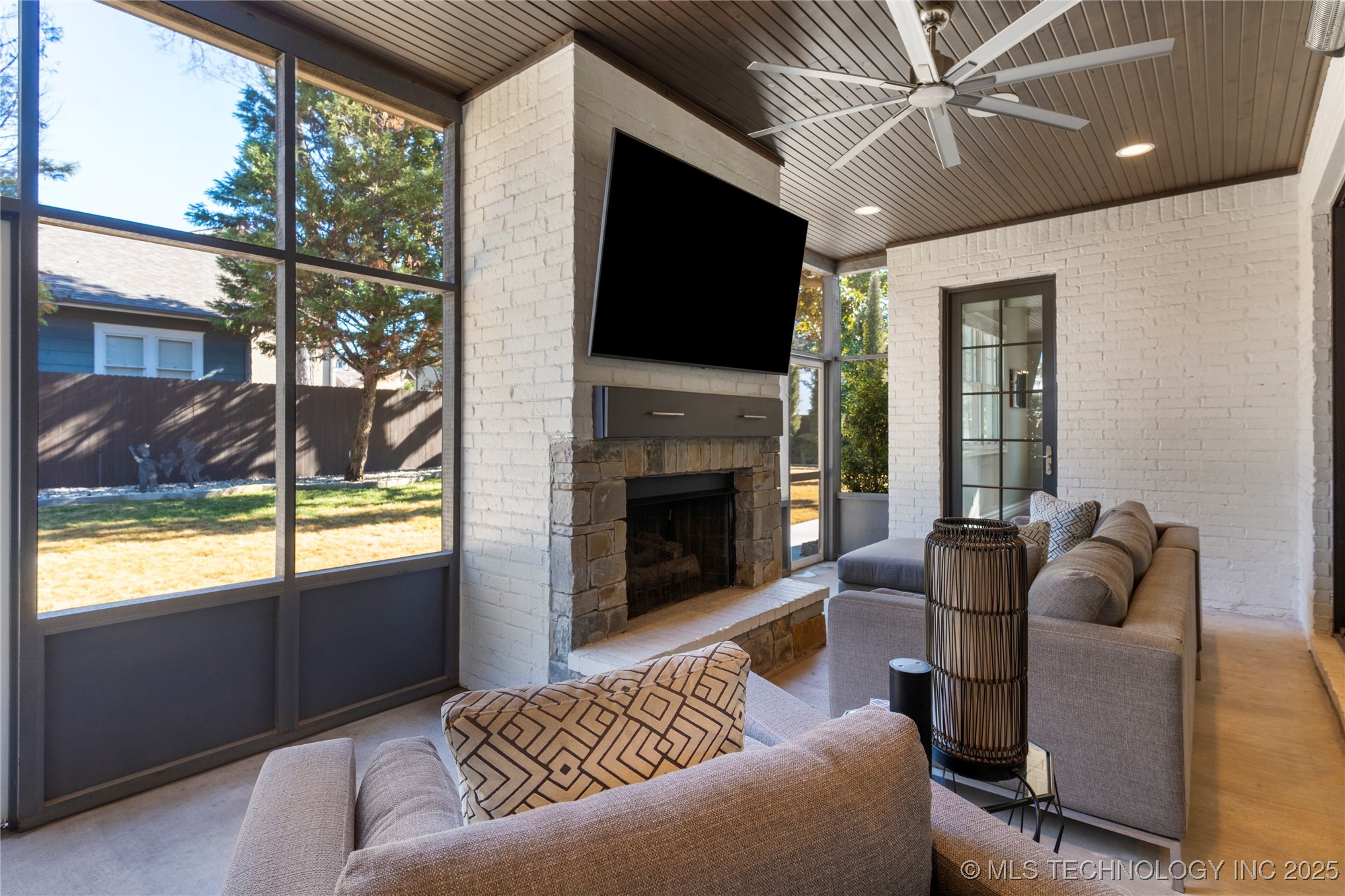 1316 E 18th Street Property Photo 73