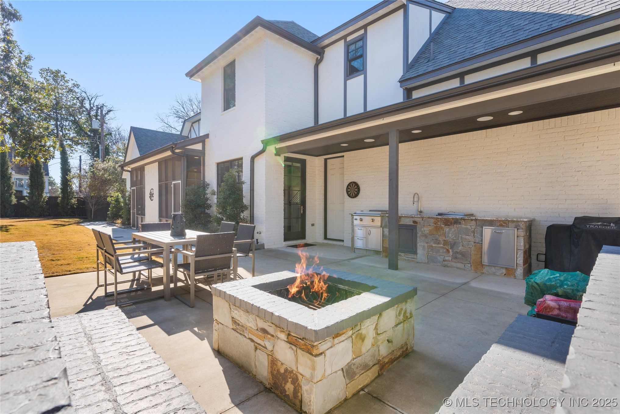 1316 E 18th Street Property Photo 76