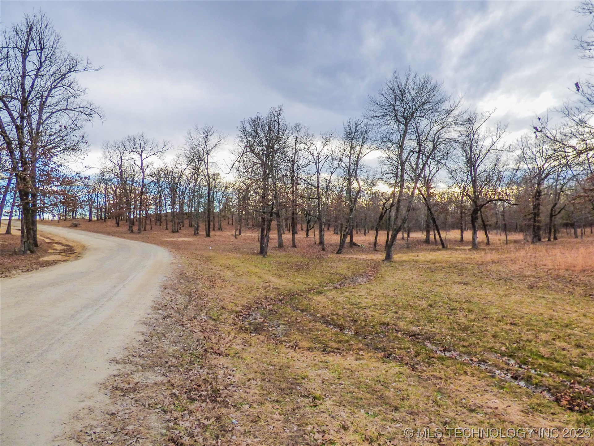 16 Duchess Creek Drive Property Photo 2