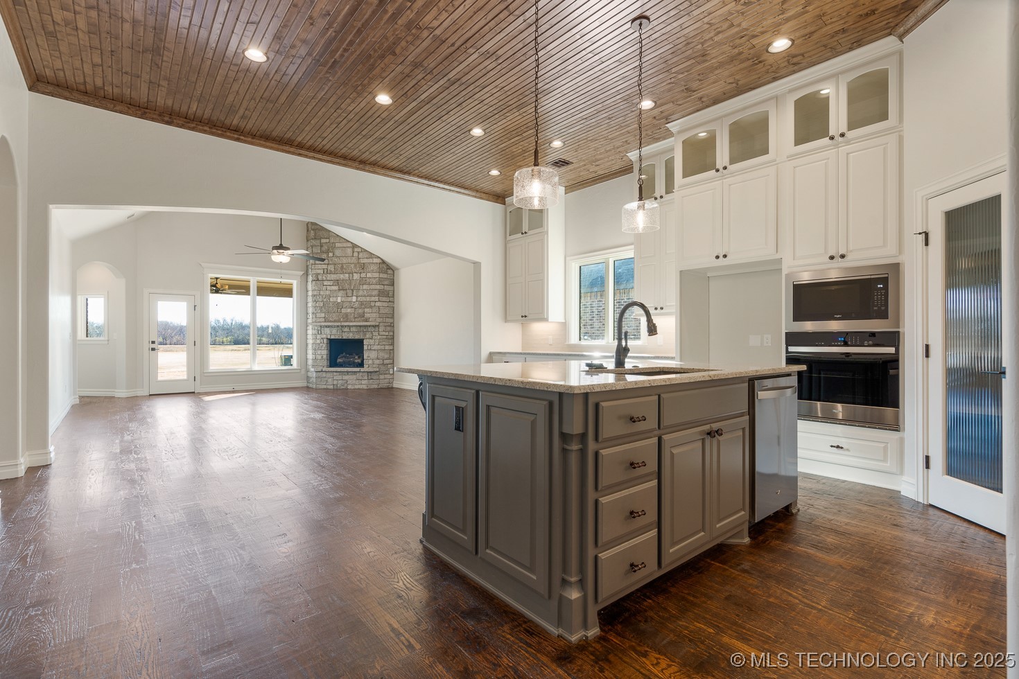 6253 S 92nd East Avenue Property Photo 5