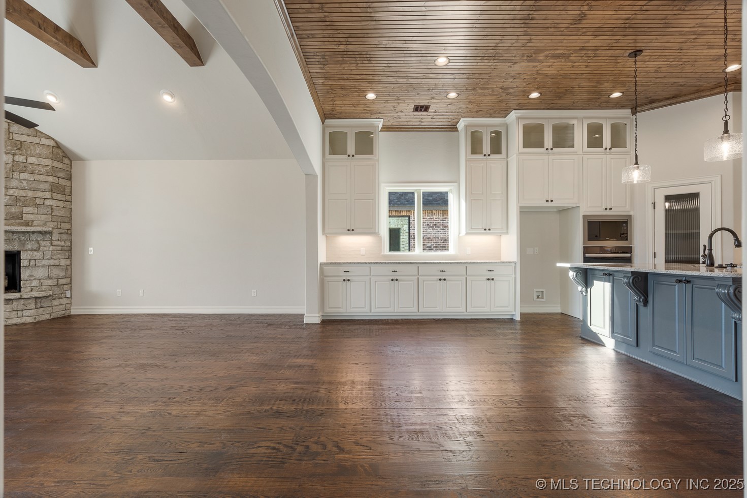 6253 S 92nd East Avenue Property Photo 6