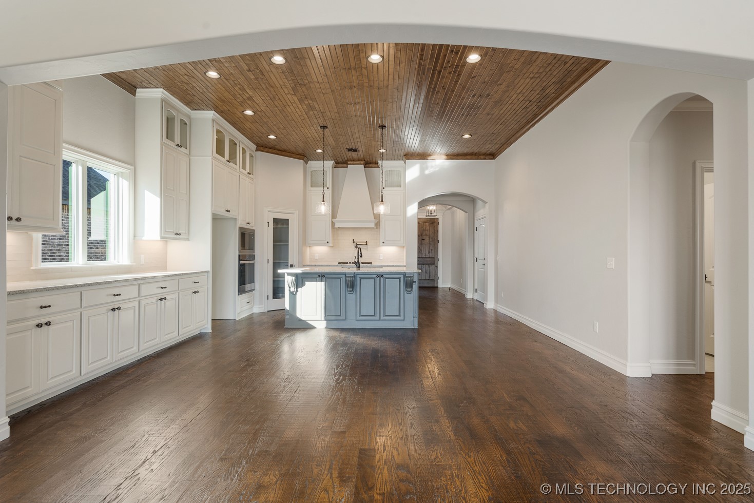 6253 S 92nd East Avenue Property Photo 8