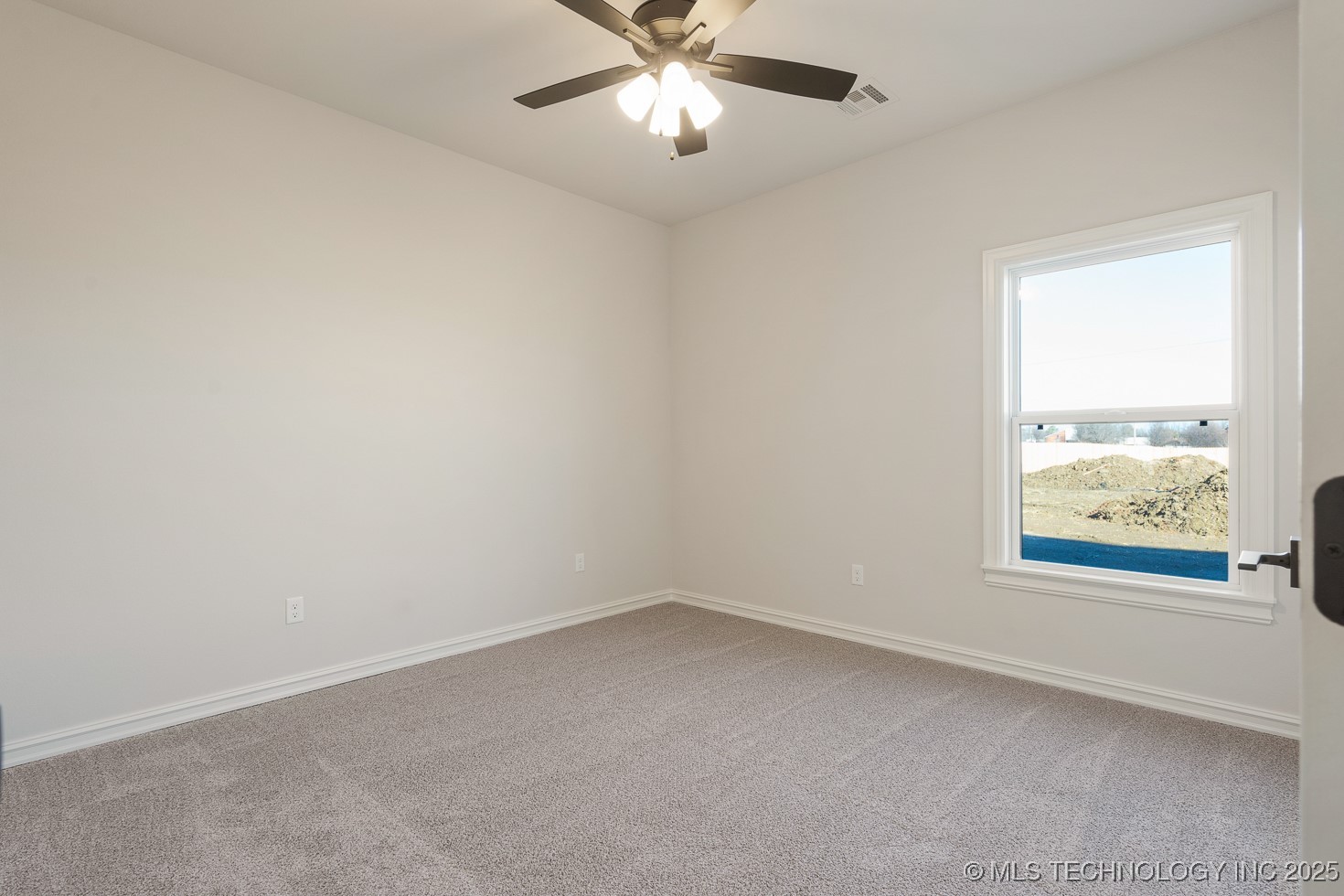 6253 S 92nd East Avenue Property Photo 16