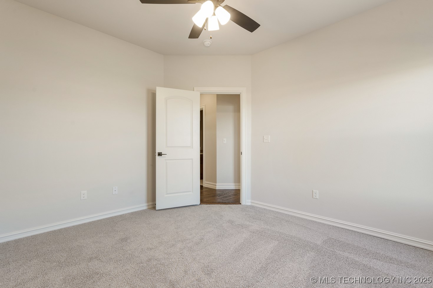 6253 S 92nd East Avenue Property Photo 19