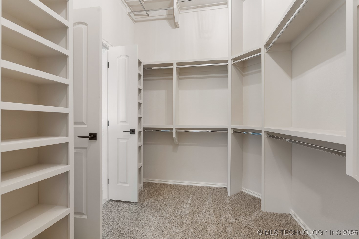 6253 S 92nd East Avenue Property Photo 28