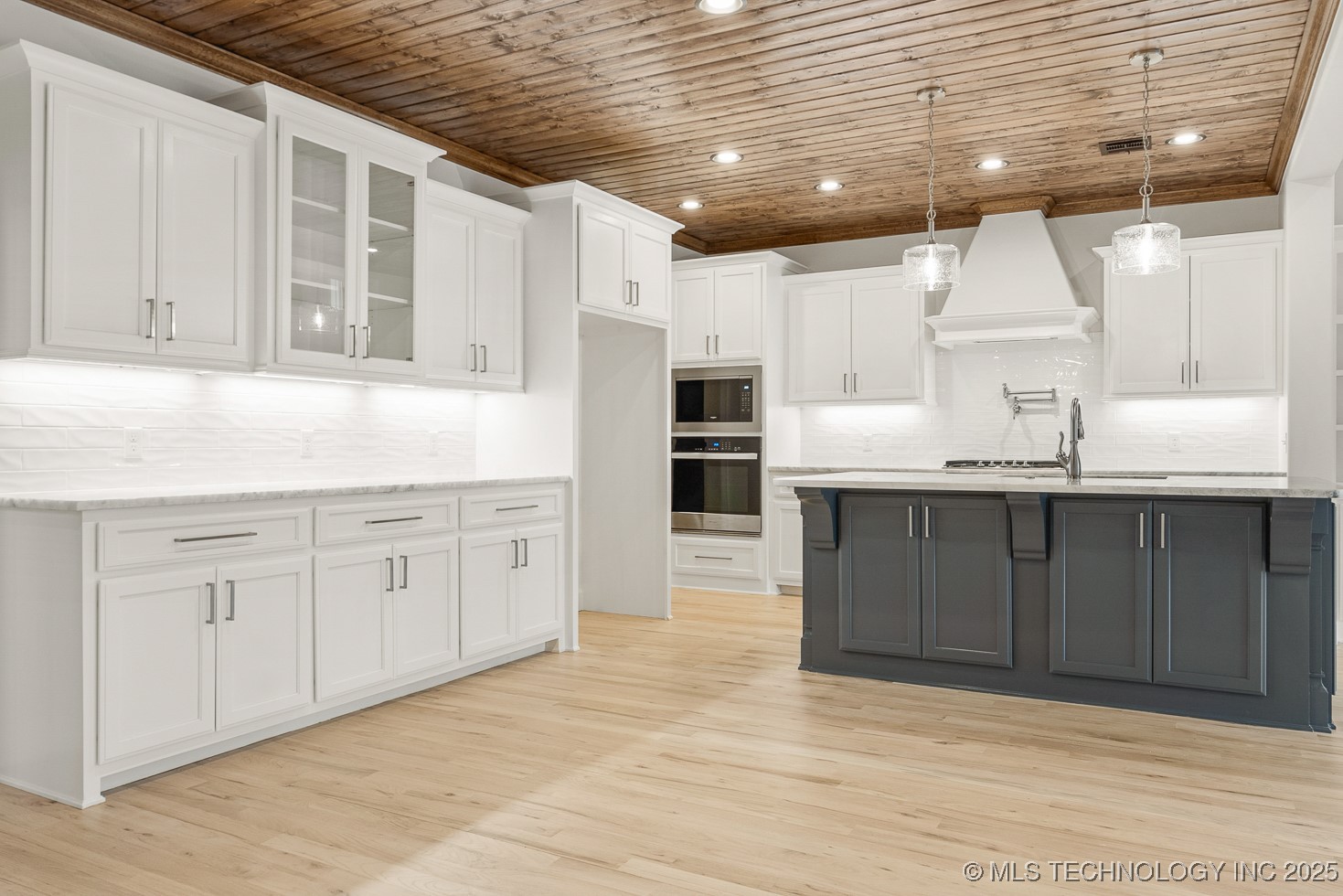 9208 E 62nd Court S Property Photo 7