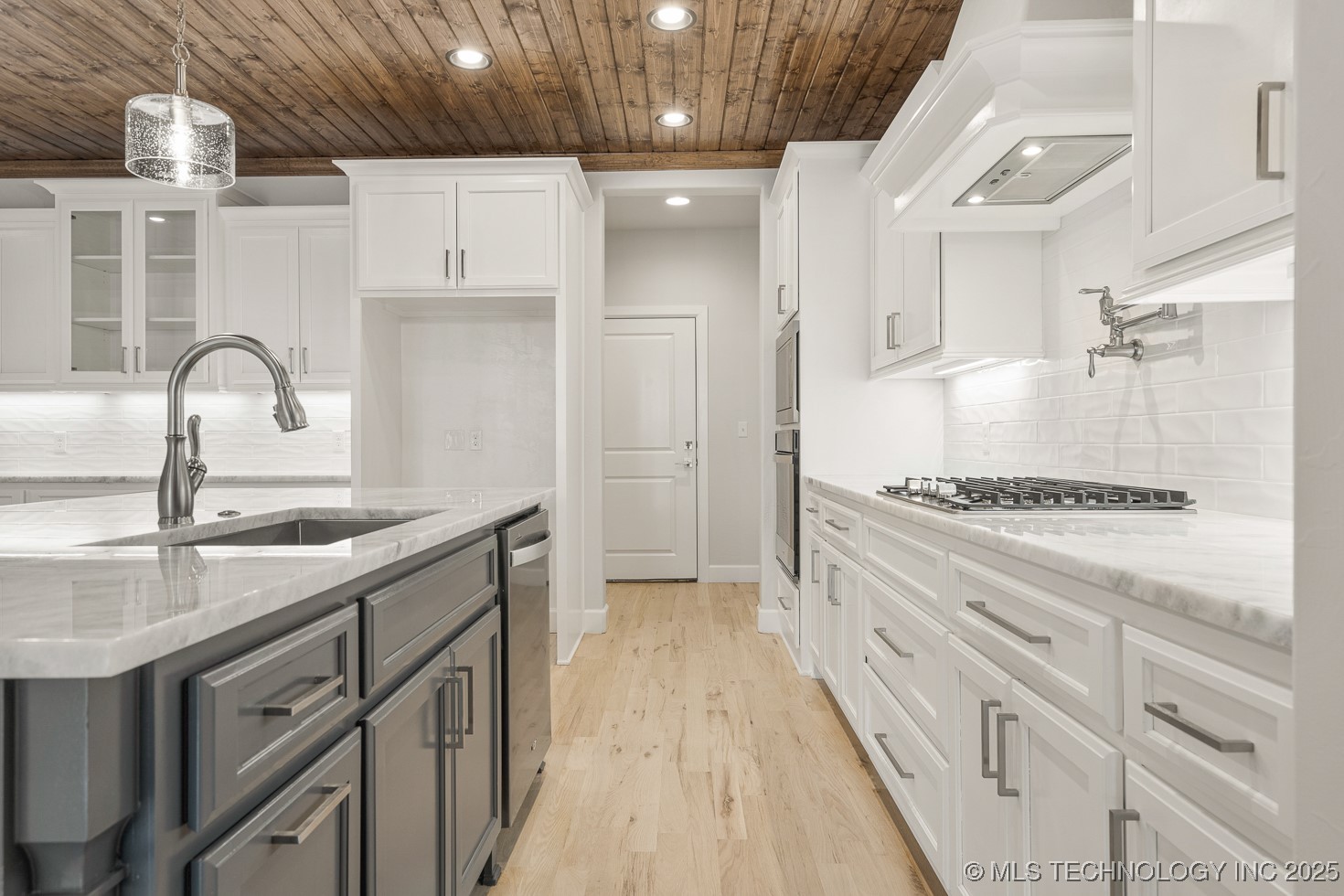 9208 E 62nd Court S Property Photo 9