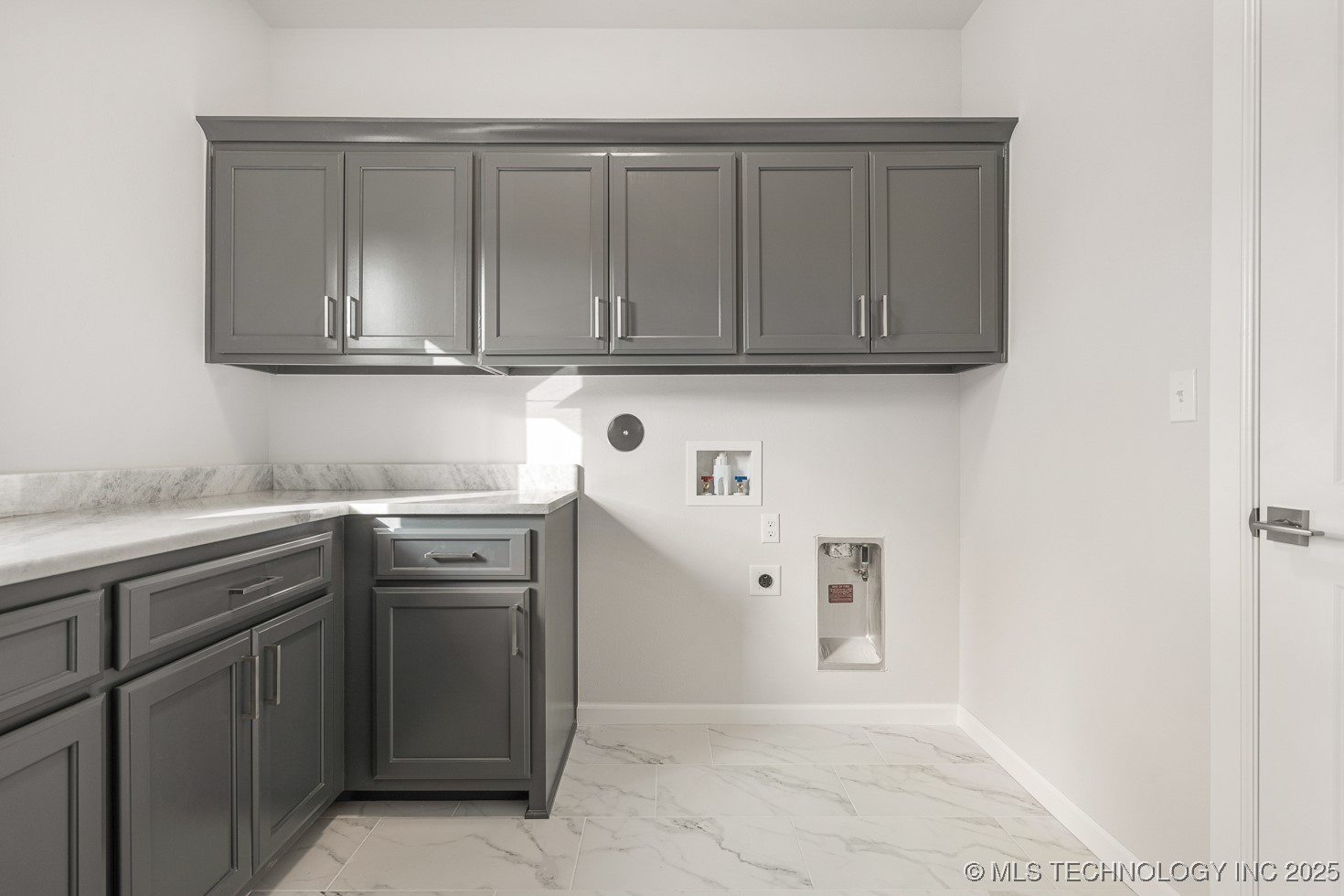 9208 E 62nd Court S Property Photo 25