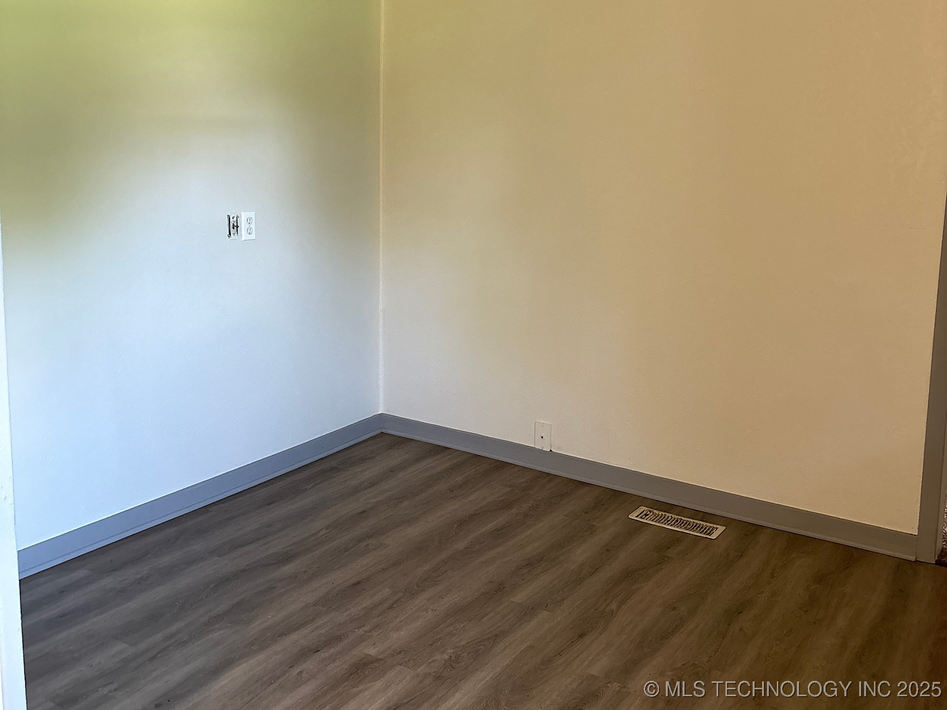 316 W Beaumont Avenue Property Photo 5