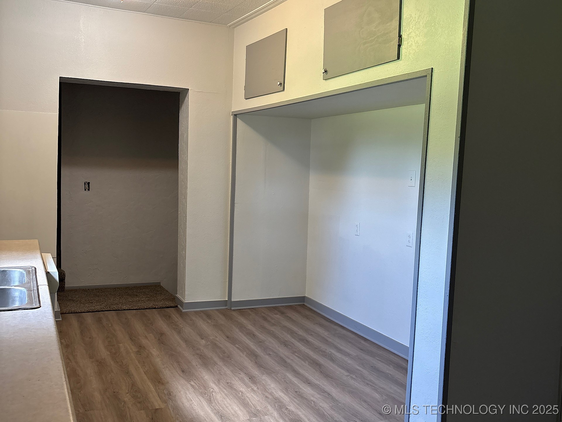 316 W Beaumont Avenue Property Photo 8