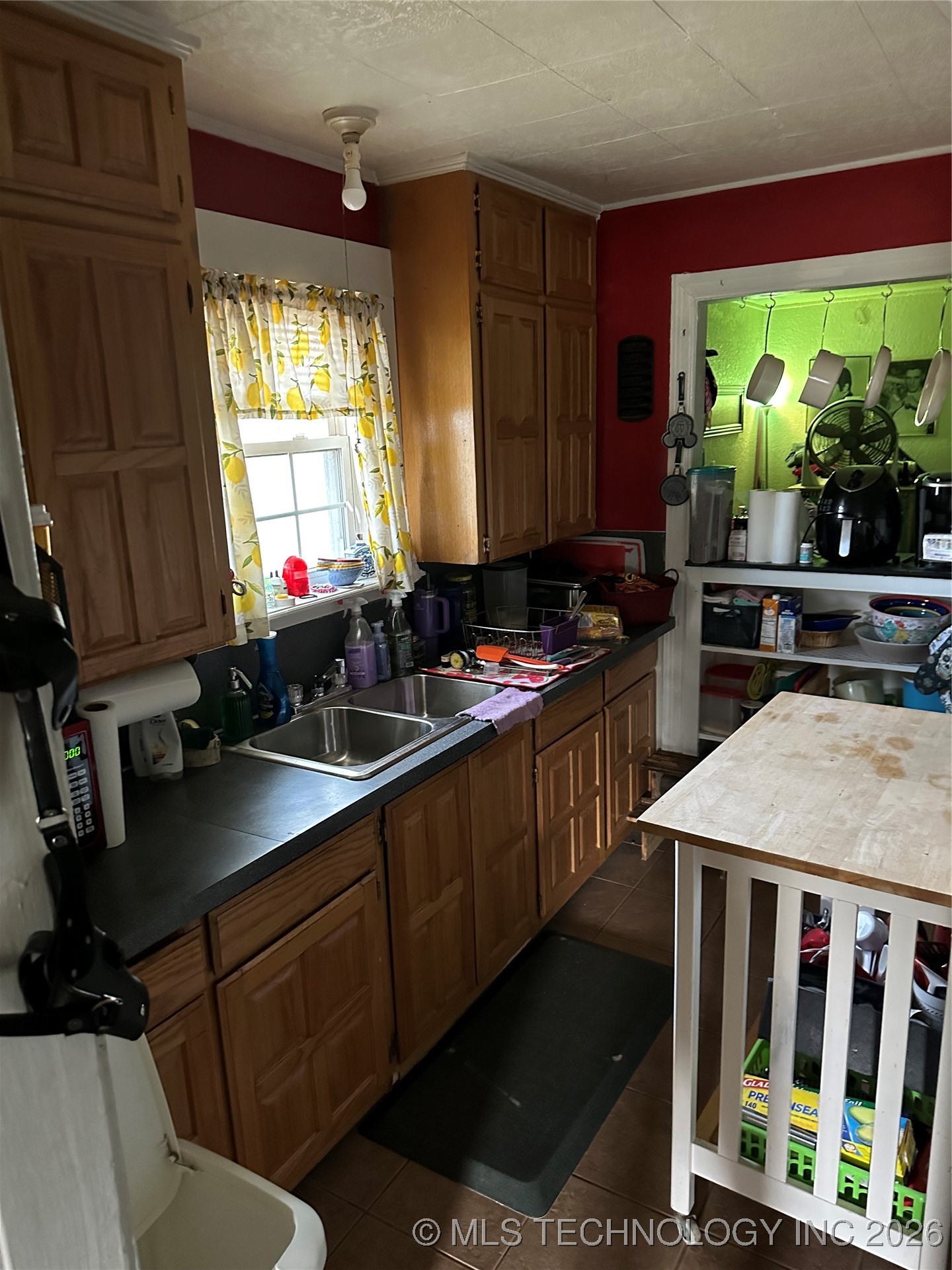 6621 N Peoria Avenue Property Photo 3