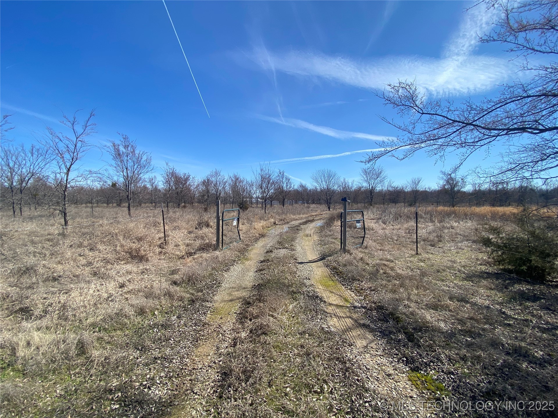 113327 S 4135 Road Property Photo 1