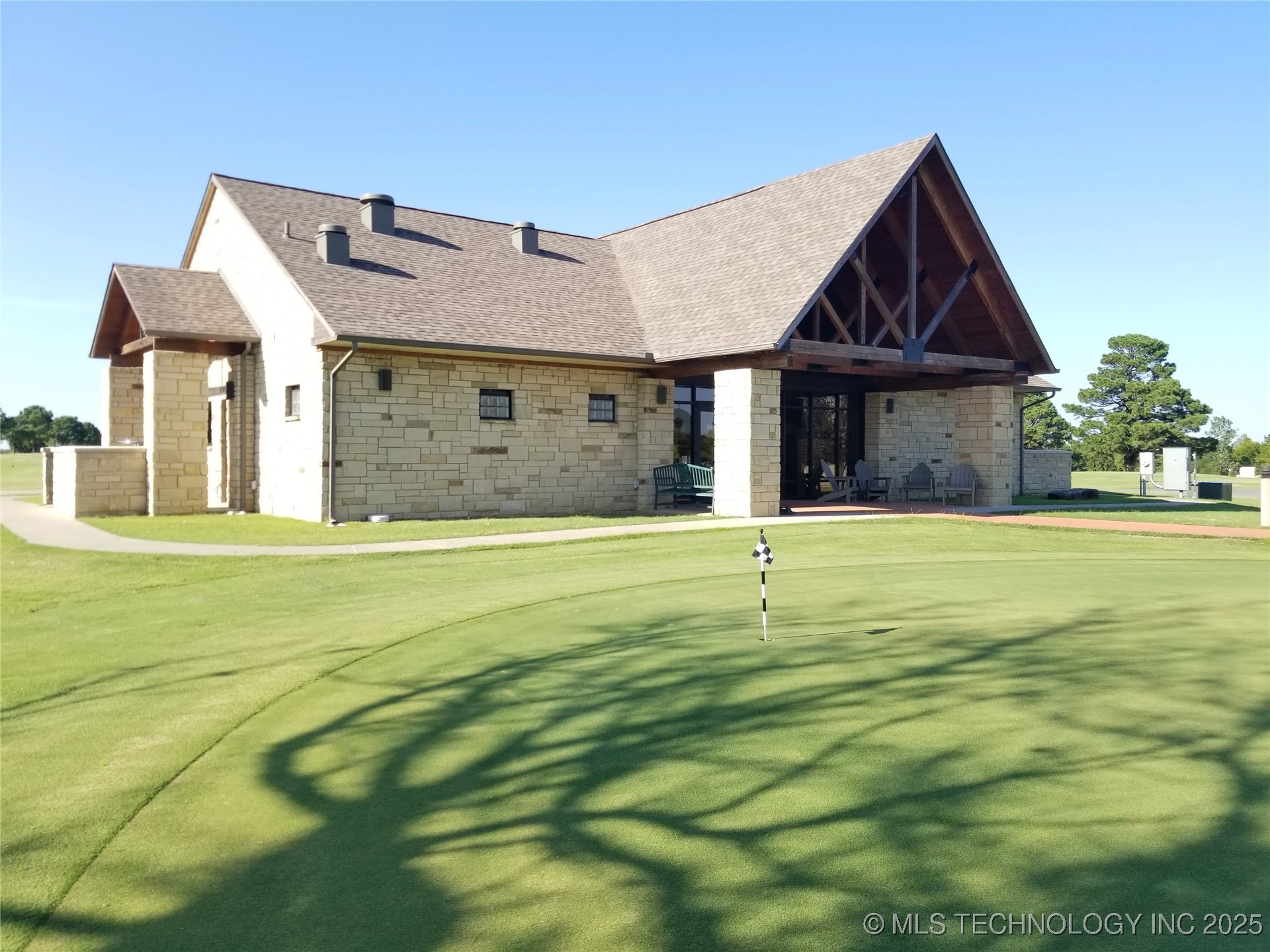 Lone Wolf Drive Property Photo 17