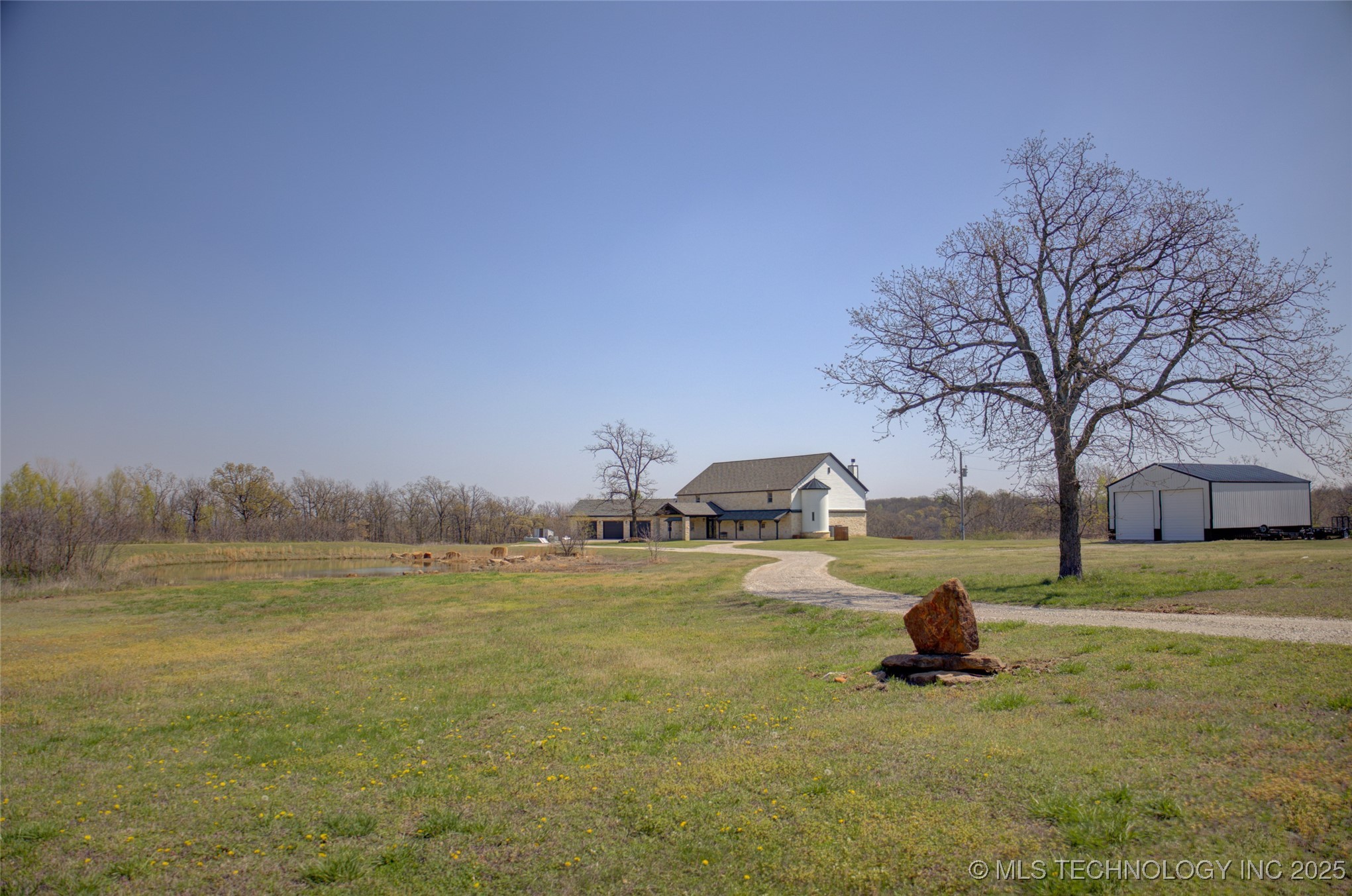 21275 N Javine Hill Road Property Photo 2