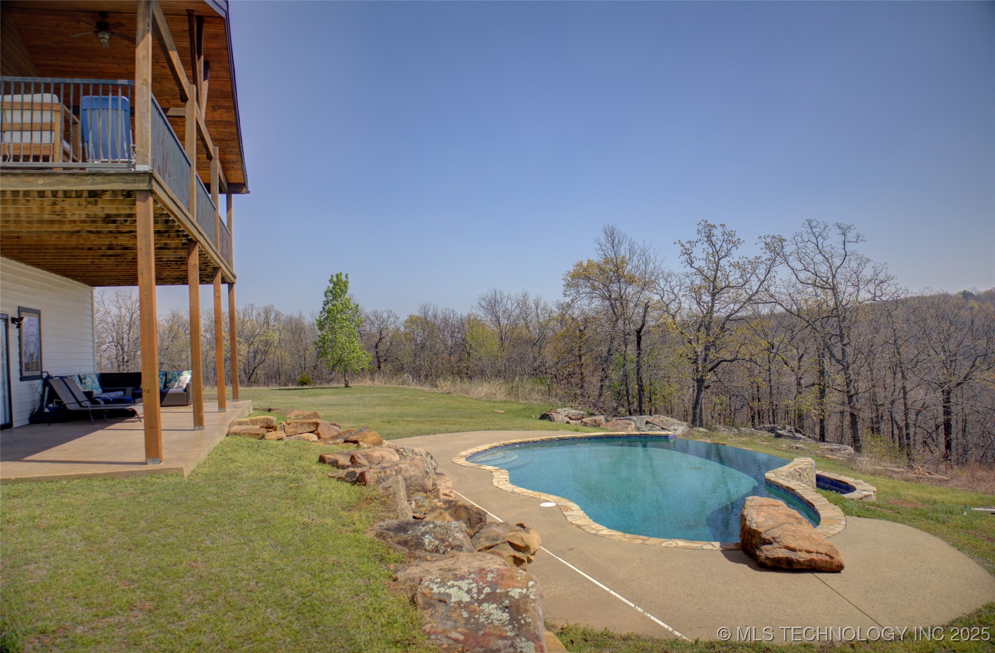 21275 N Javine Hill Road Property Photo 3