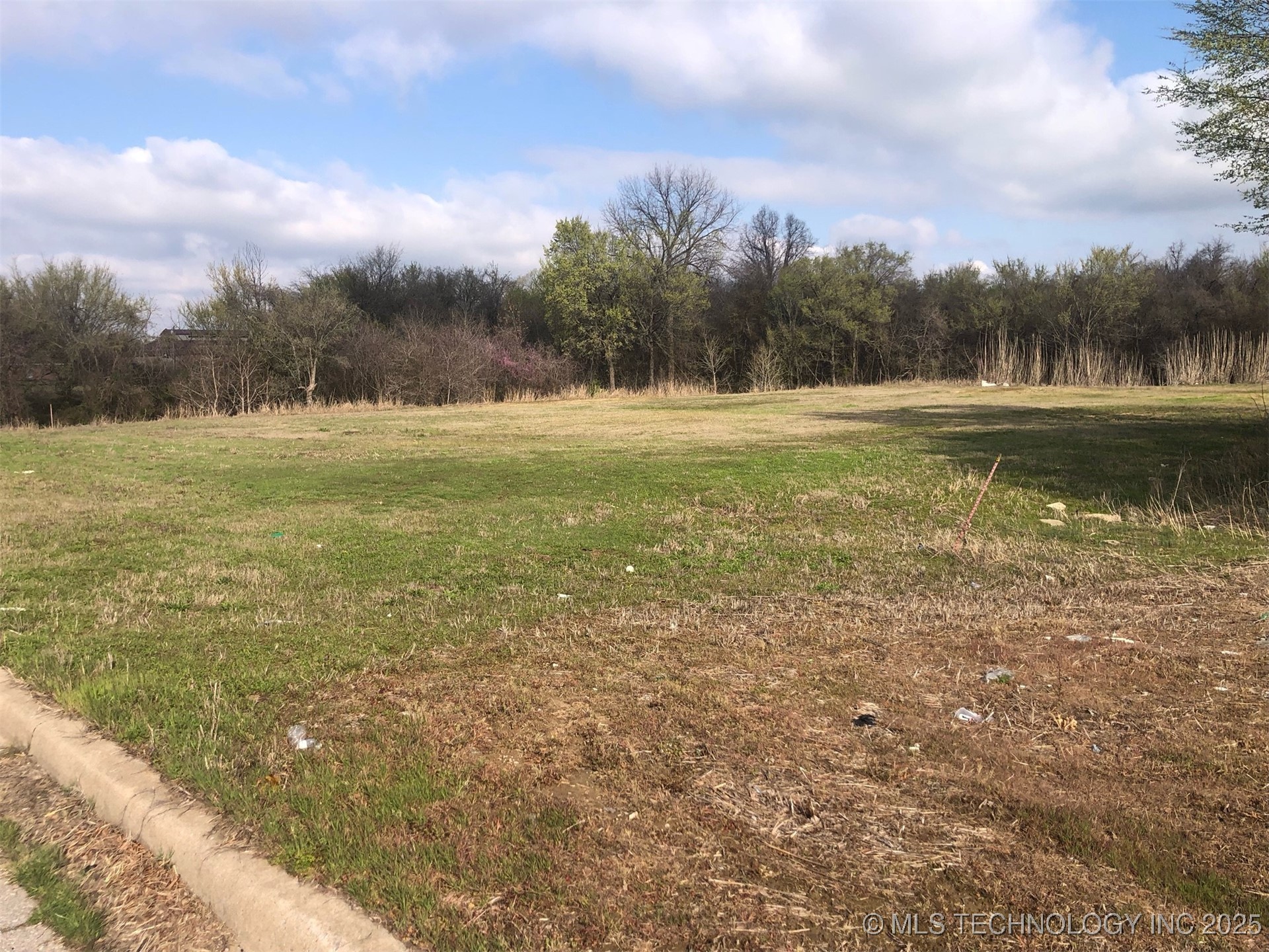 1500 W Shawnee Street Property Photo 5