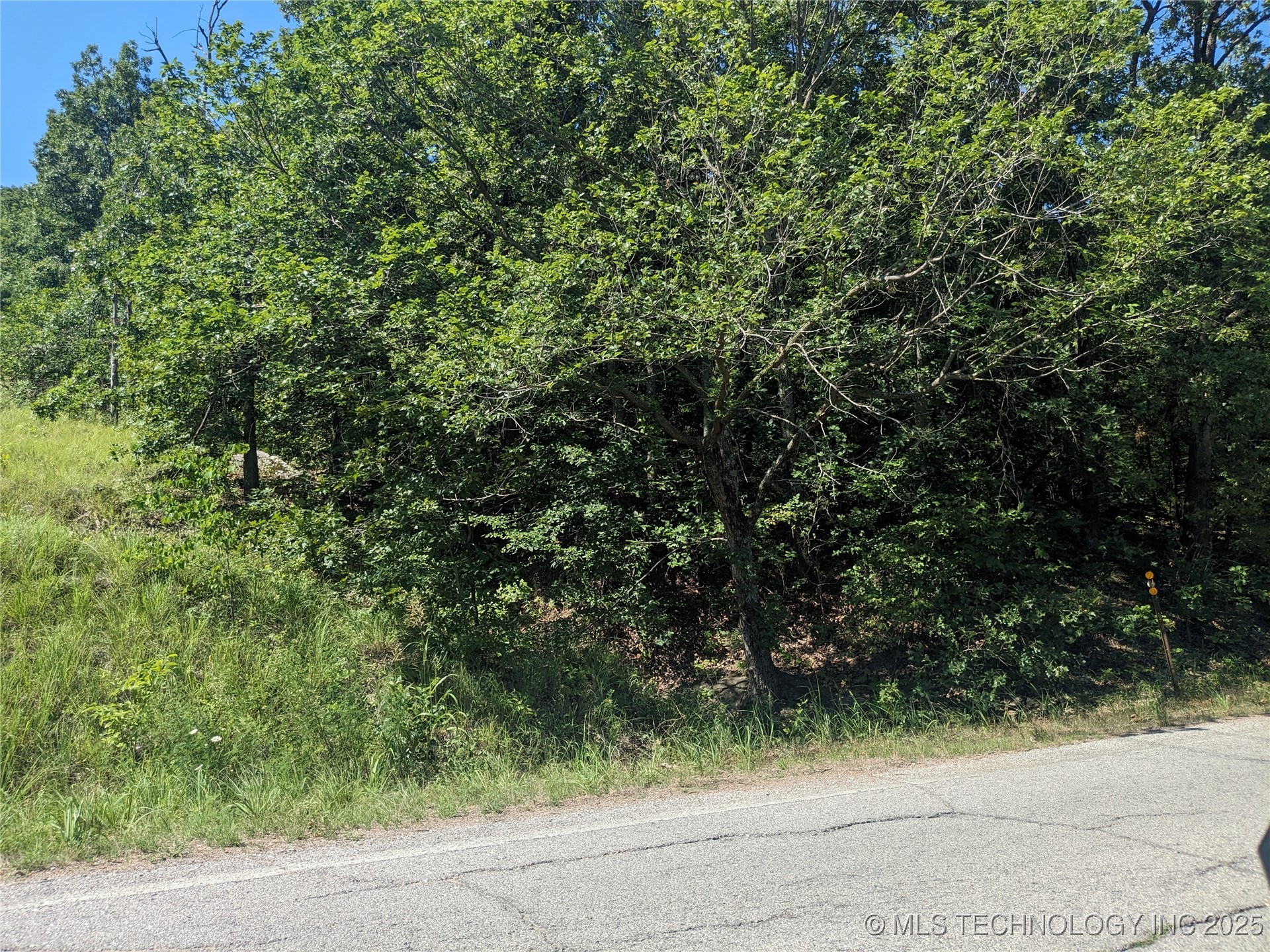 7487 N Oakcliff Drive Property Photo 3