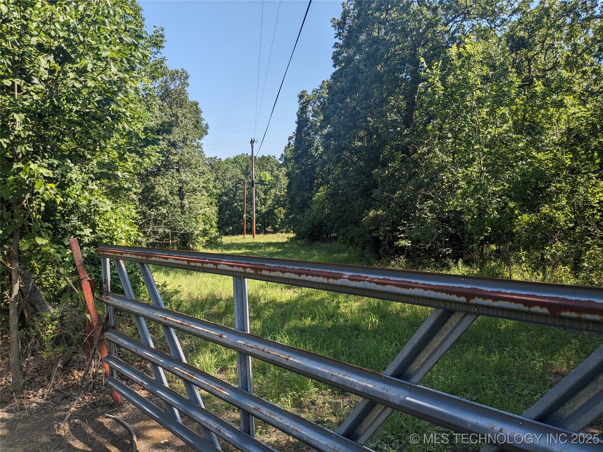 7487 N Oakcliff Drive Property Photo 4