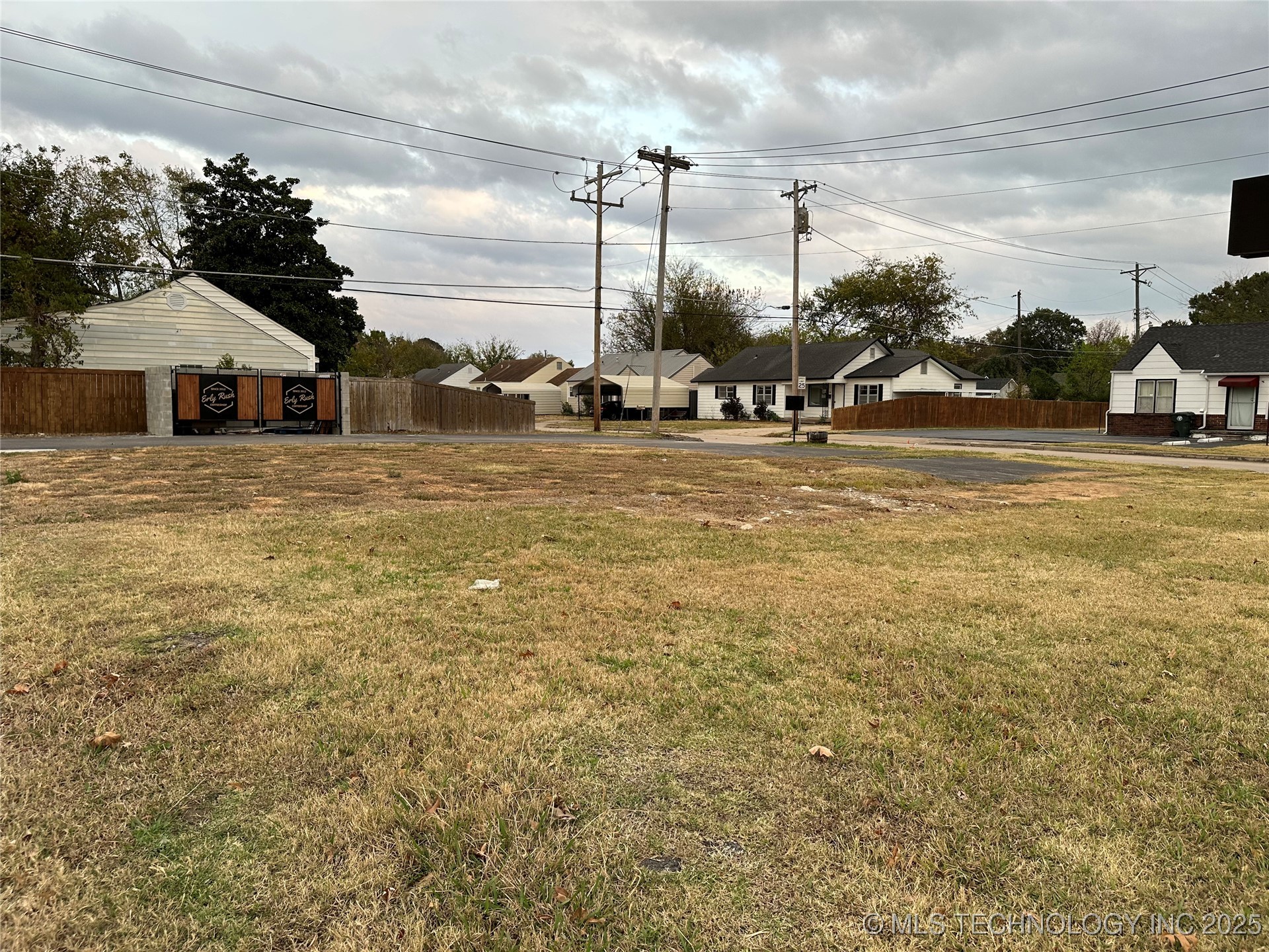 700 N York Street Property Photo 5