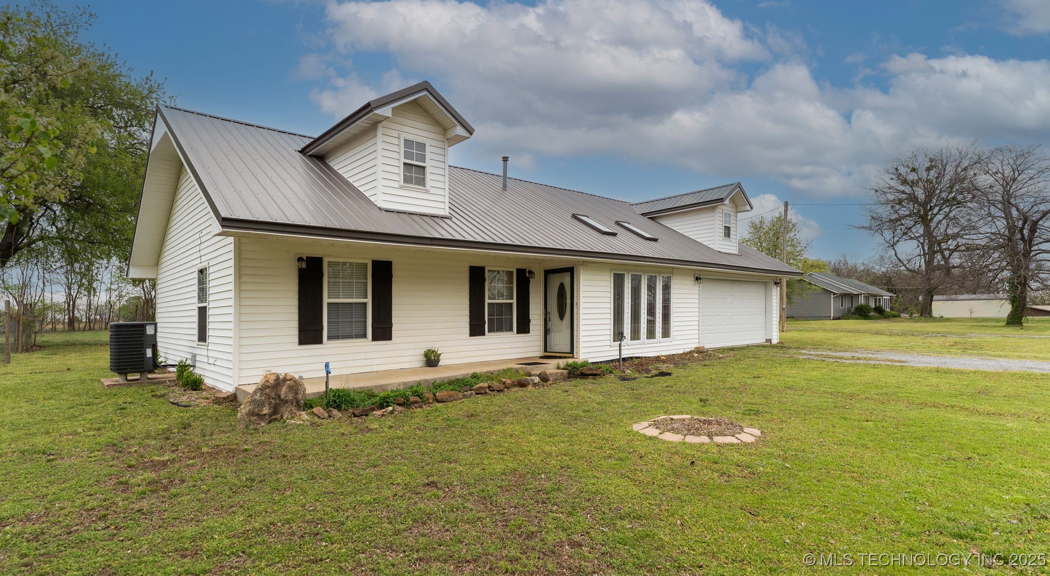 33 Haleys Drive Property Photo 3