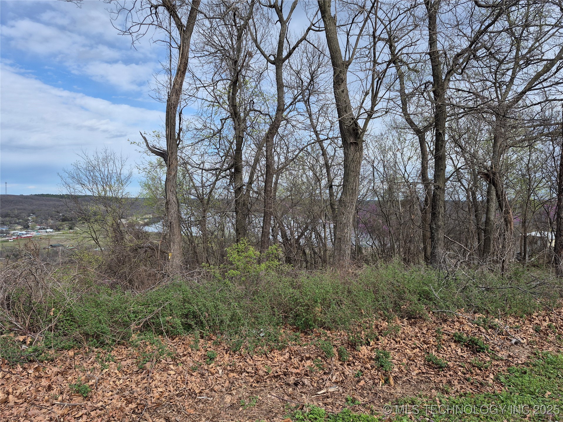 341 E 437 Road Property Photo 3