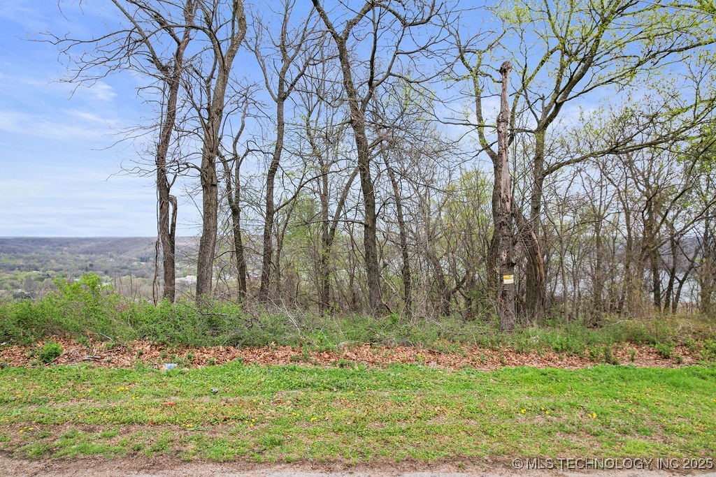 341 E 437 Road Property Photo 4