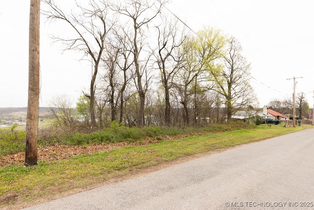 341 E 437 Road Property Photo 8