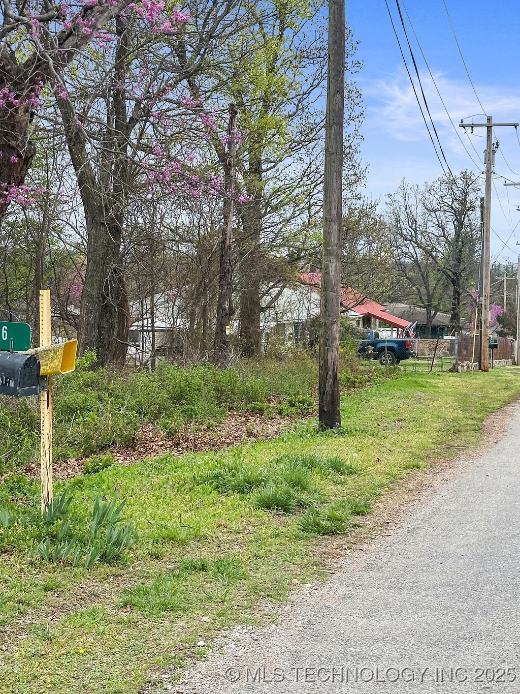 341 E 437 Road Property Photo 9