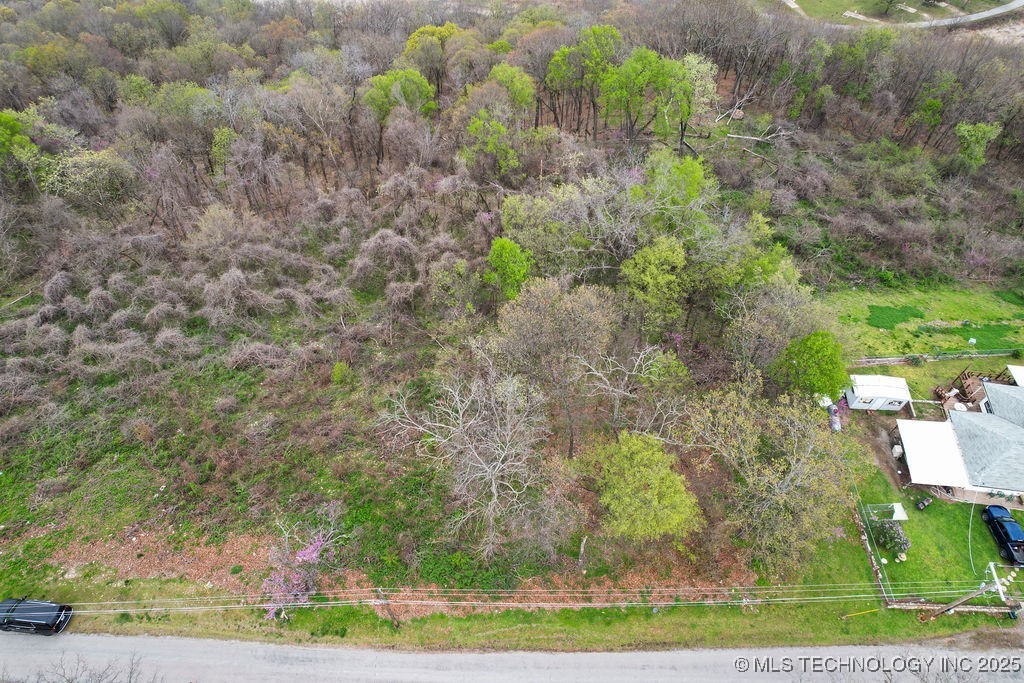 341 E 437 Road Property Photo 10