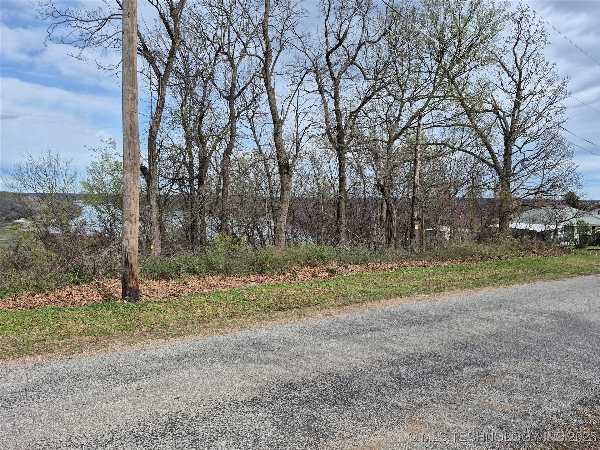 341 E 437 Road Property Photo 16