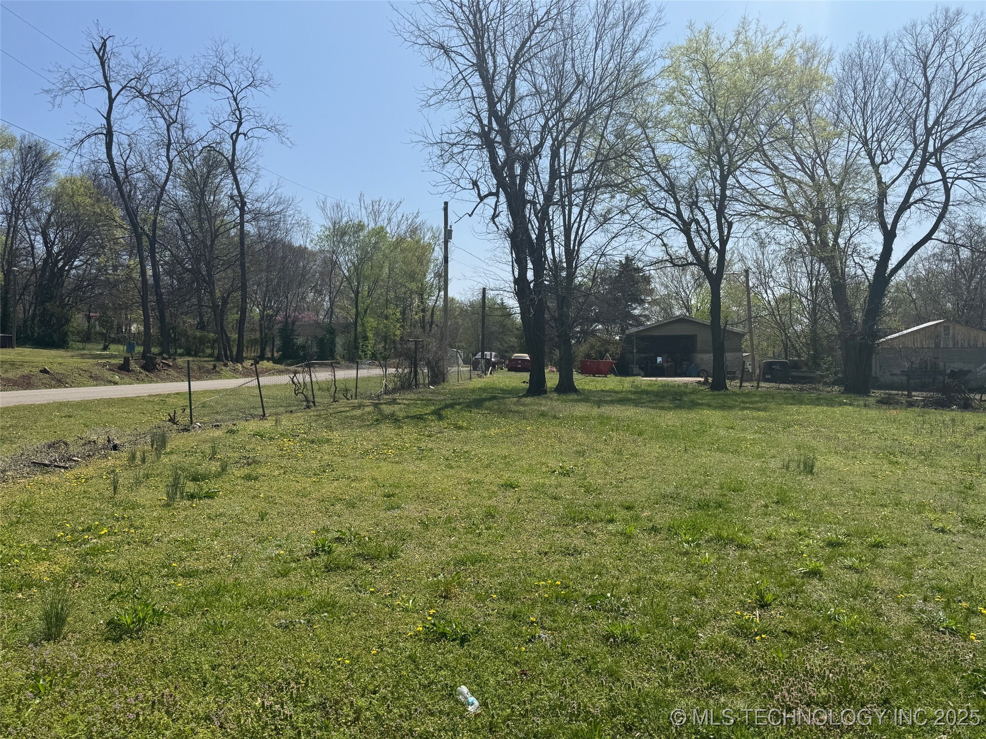 218 E Elm Street Property Photo 8