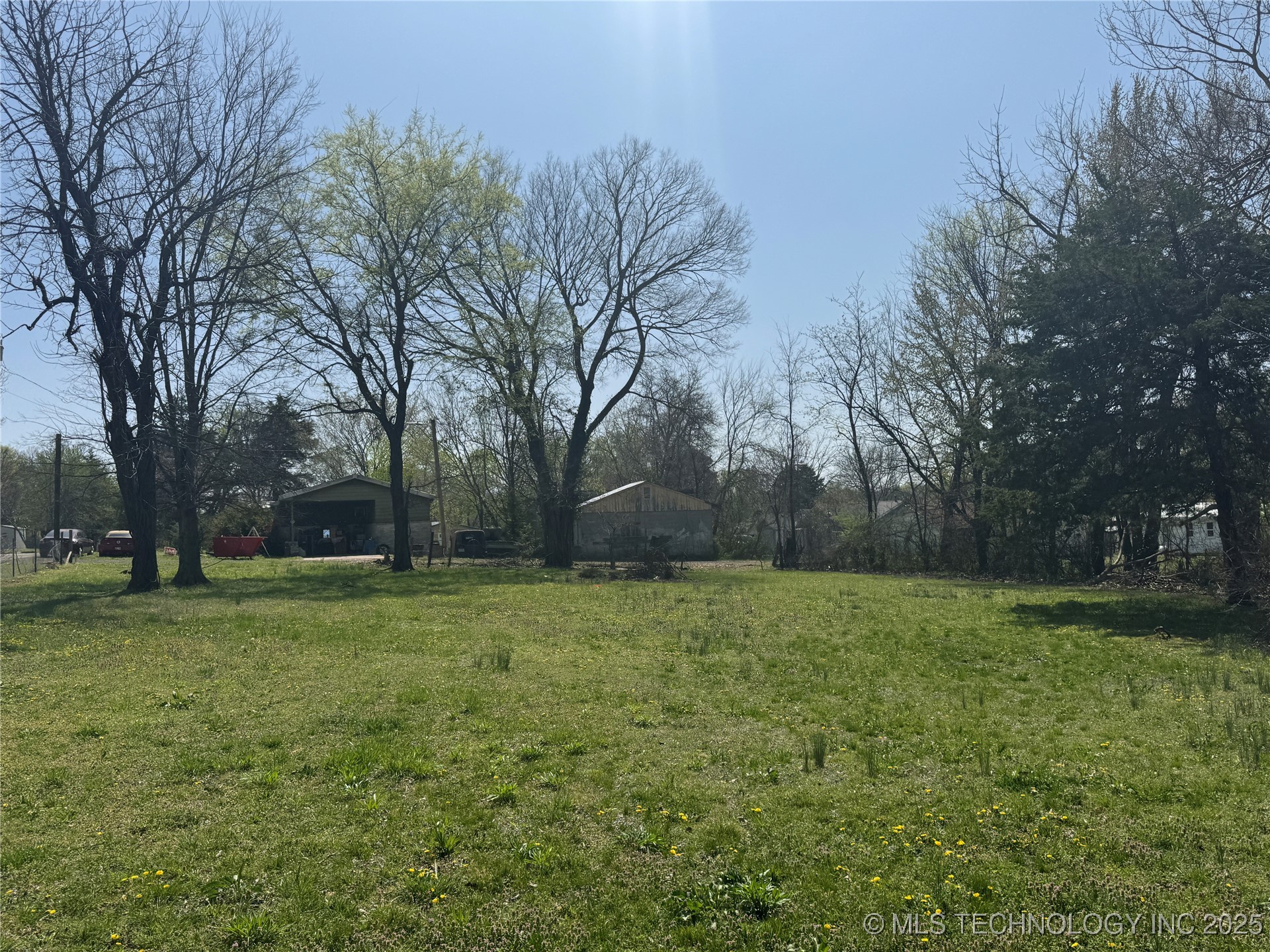 216 E Elm Street Property Photo 2