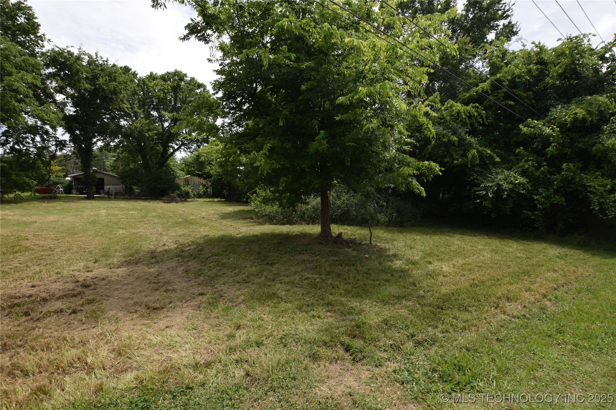 216 E Elm Street Property Photo 4